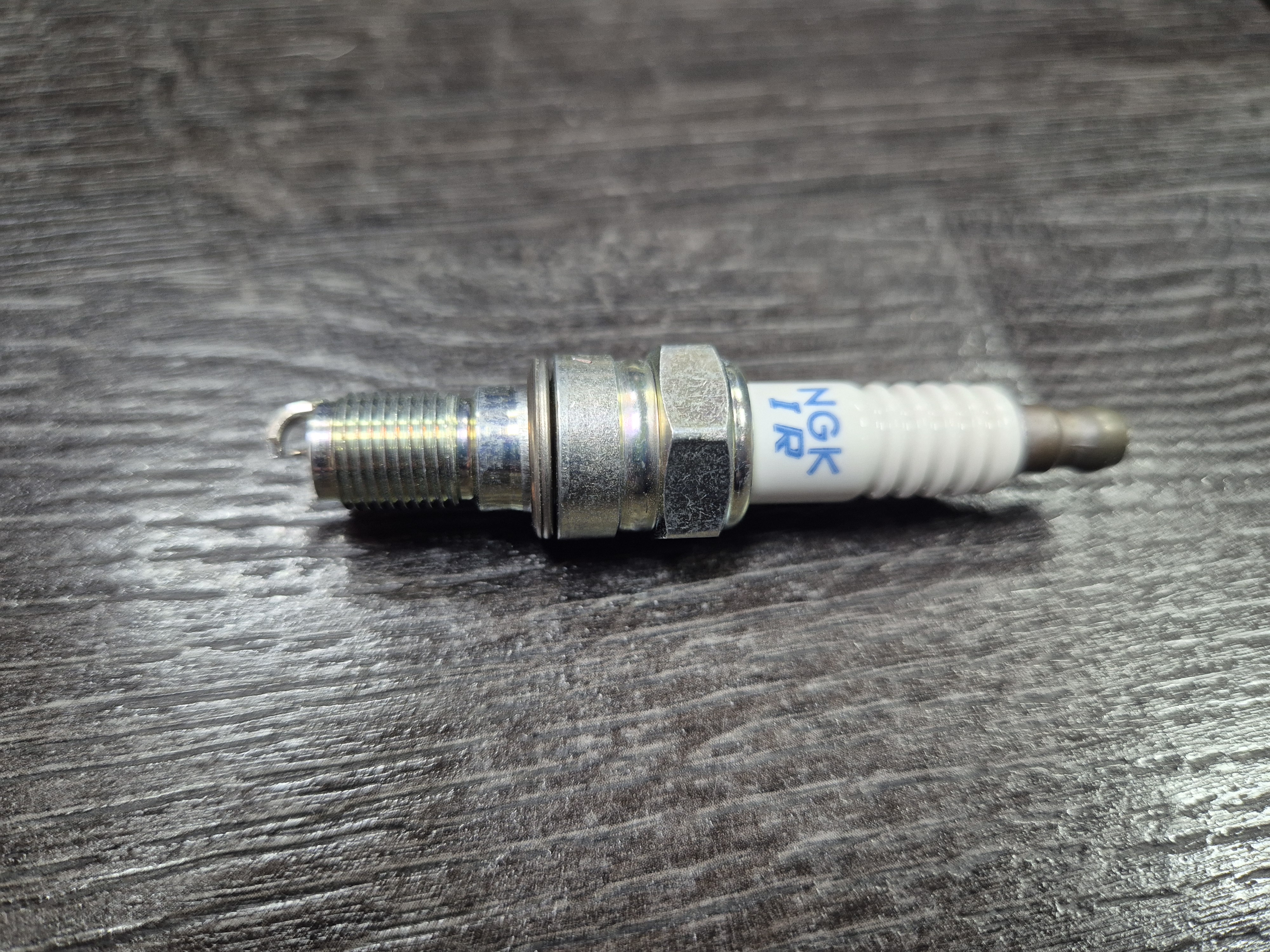 Свеча зажигания NGK IMR9D-9H
